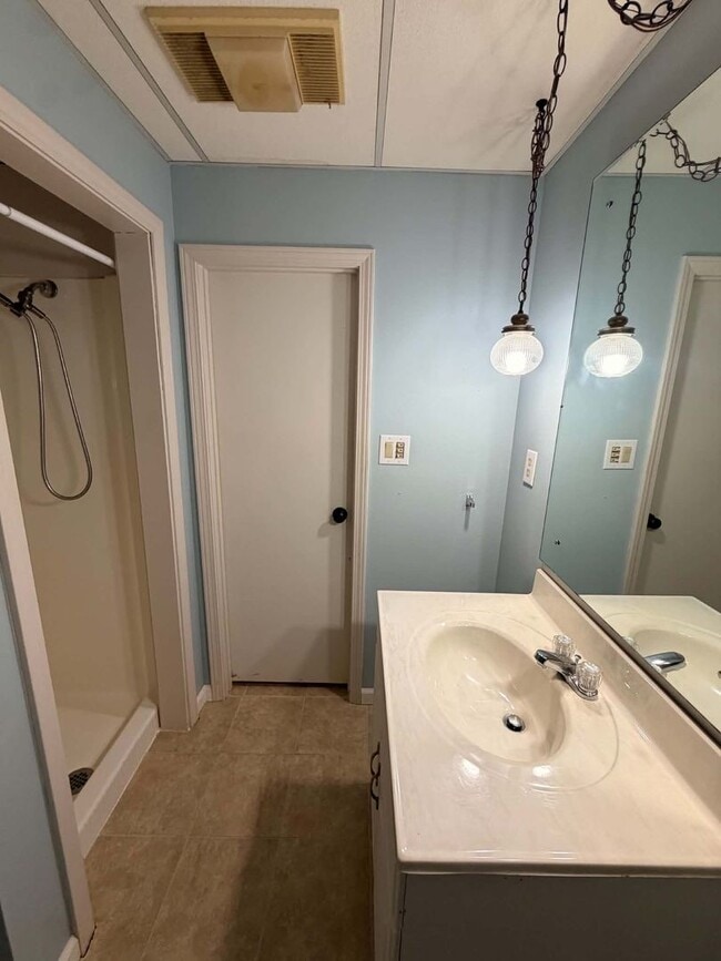 Building Photo - 4427 Edgewood Cir