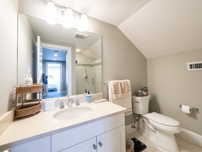 Building Photo - 38 Troy Ln