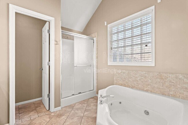 Building Photo - 824 SE 11 Terrace