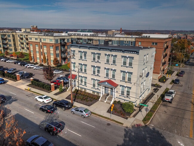Building Photo - 130-134 William Howard Taft Road