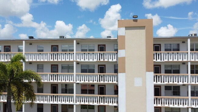 Building Photo - 4007 Cornwall A