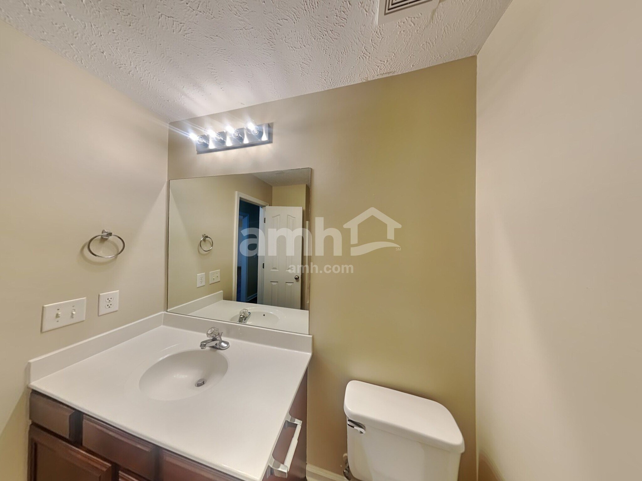 Building Photo - 1228 Shannon Ln