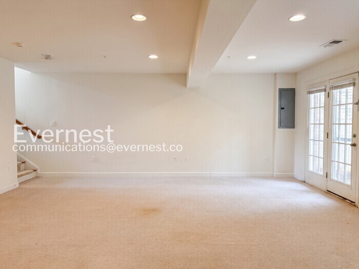 Building Photo - 1620 Whitehall Dr