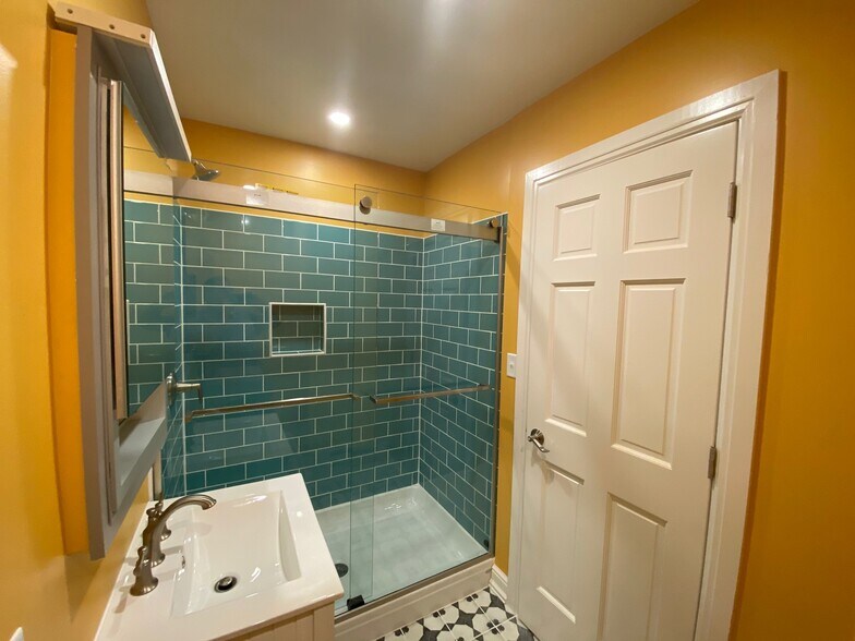 Kohler shower in master bathroom - 1728 N Franklin Pl