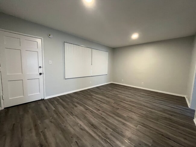 Interior Photo - 7056 Lanewood Ave