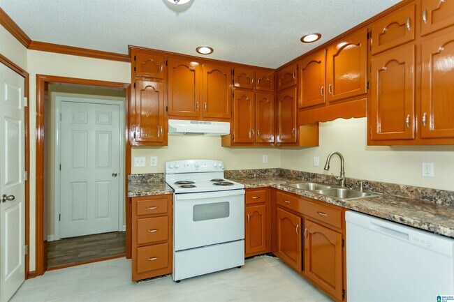 Building Photo - 917 Old Oak Trce