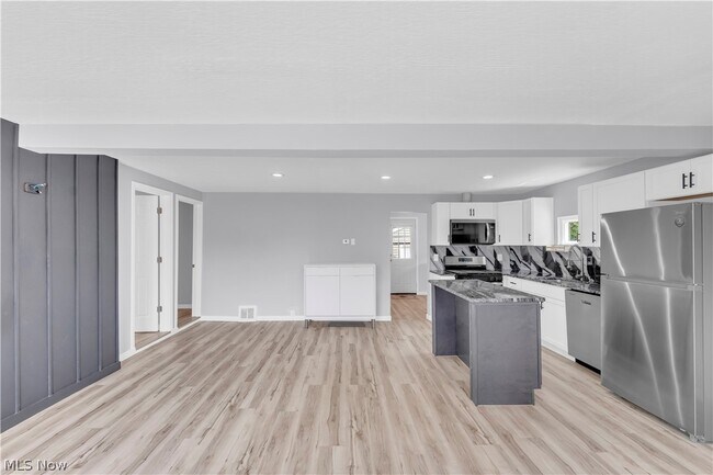 Building Photo - 4603 W 58th St