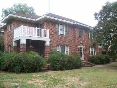 Building Photo - 1830 Park Dr