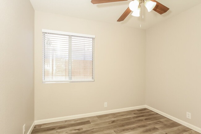 Building Photo - 4102 W Cactus Rd