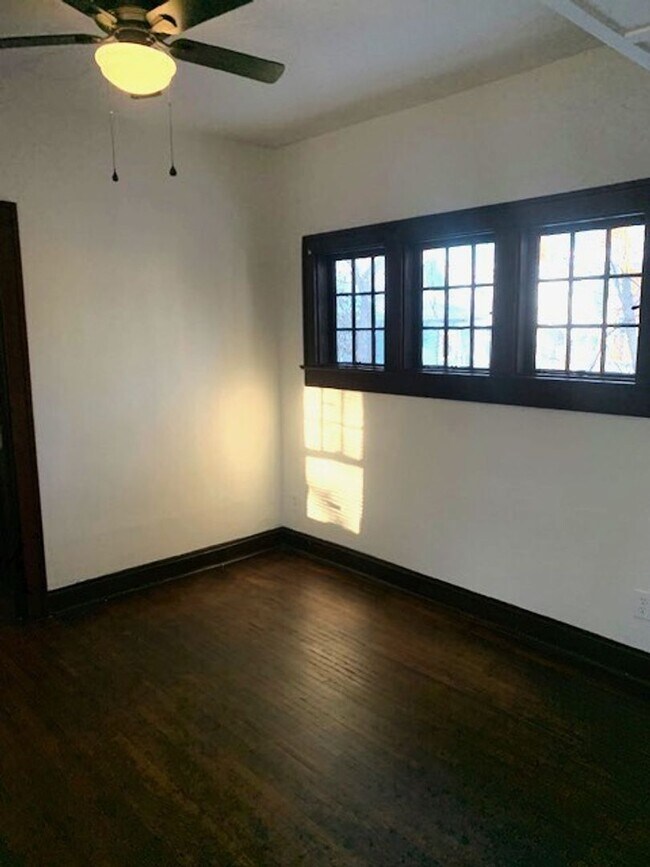 Building Photo - Spacious 5-Bedroom, 2-Bath Home with Class...