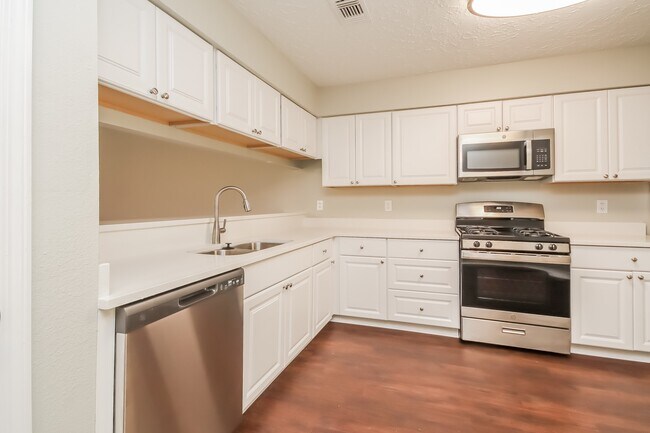 Building Photo - 9411 Spindlewood Dr