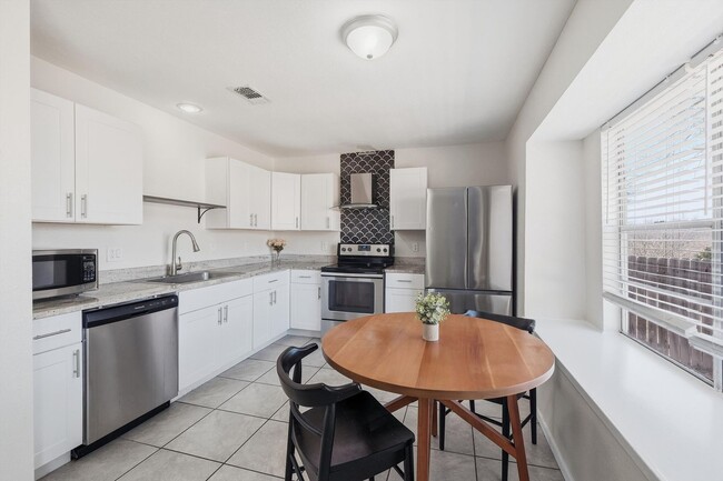 Building Photo - Comfortable 4 Bedroom Living in a Prime Schertz Location