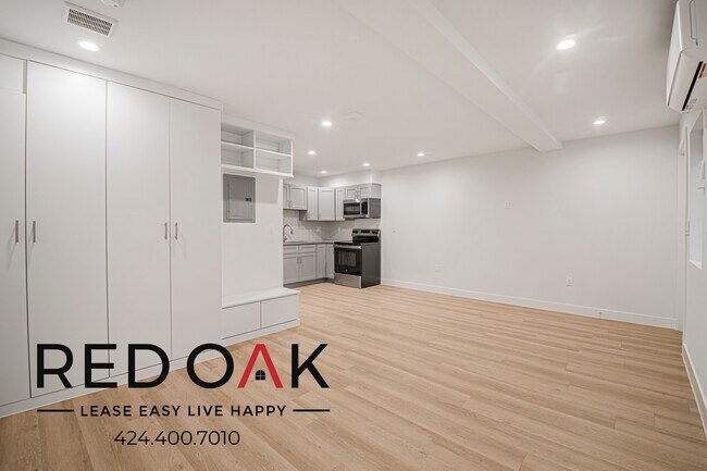 Building Photo - 6738 Independence Ave