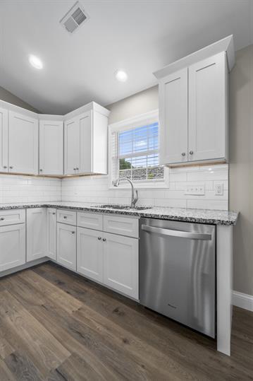 Building Photo - 302 Oak Grv Cir
