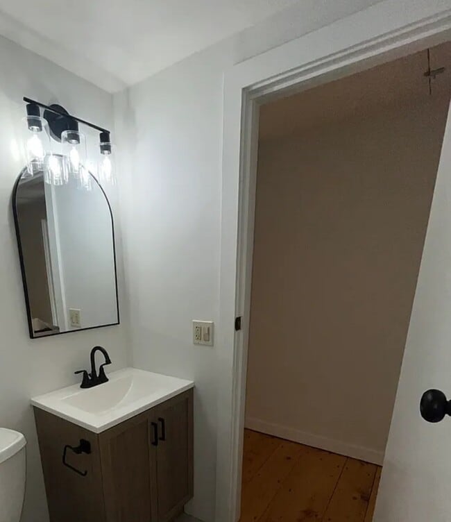 Building Photo - 9 Essex Rd