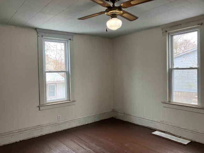 Building Photo - 736 S Seneca Ave