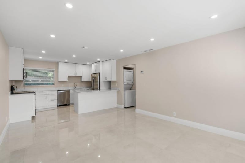 Building Photo - 301 SE 12th Ave