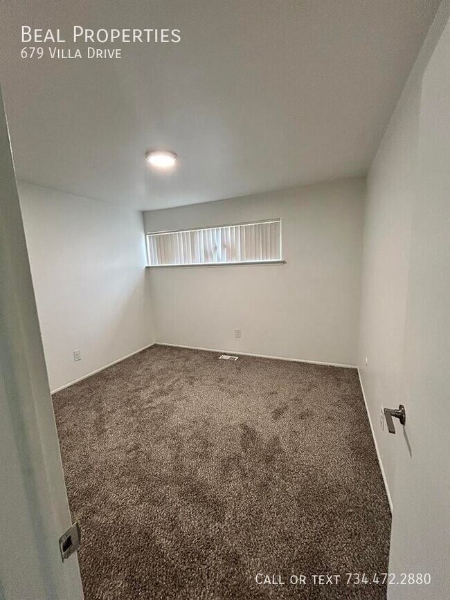 Building Photo - 679 Villa Dr