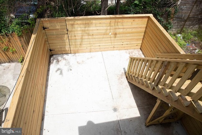 Building Photo - 1723 Monument St