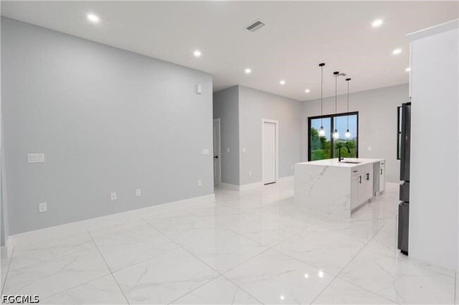 Building Photo - 4703 Elva Ave S