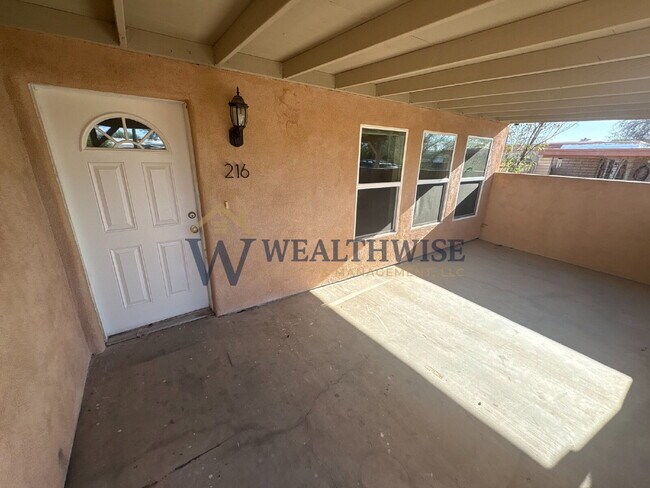 Building Photo - Freshly Remodeled 4 Bedroom 2 Bath Home for Rent 216 E Waverly St, Tucson, AZ 85705 $2400/ Month