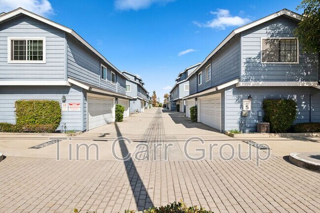 Building Photo - 350 Avocado St