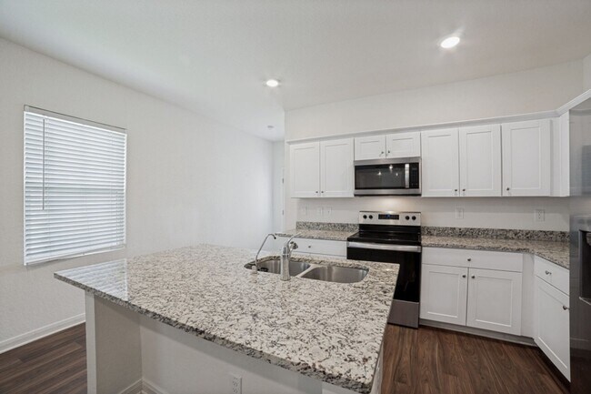 Building Photo - 14426 Elkhorn Crest