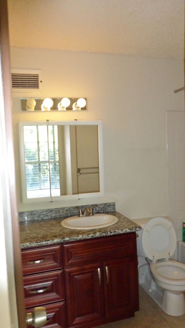 Building Photo - 1687 Pensacola St