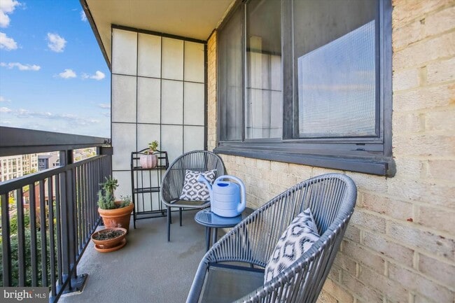 Building Photo - 801 S Pitt St