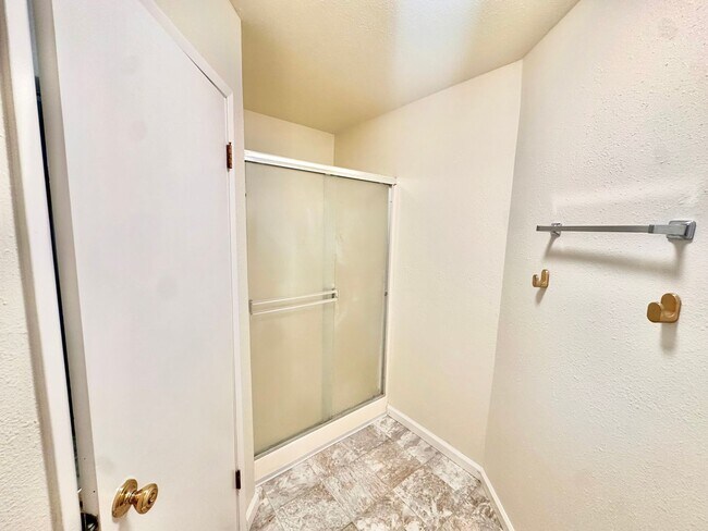 Building Photo - 1473 Manzanita Ave