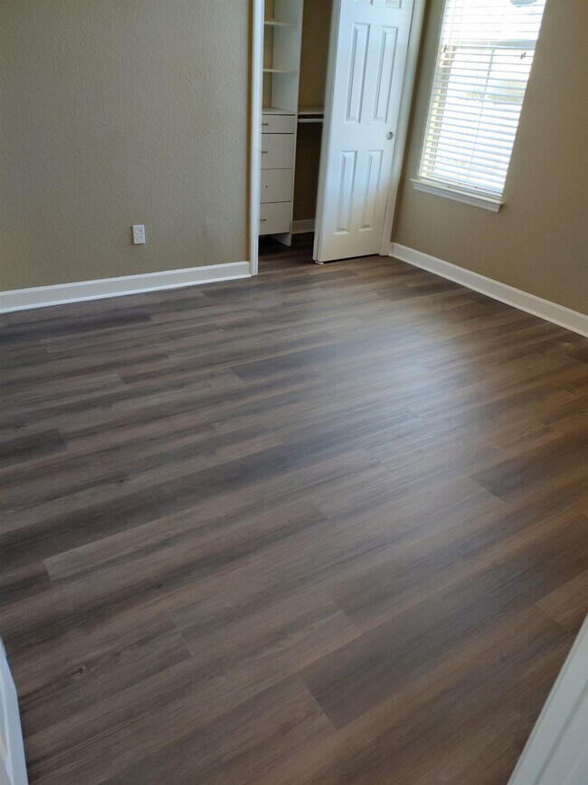 Building Photo - 3324 Calumet Dr