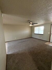 Building Photo - Duplex ready for rent!