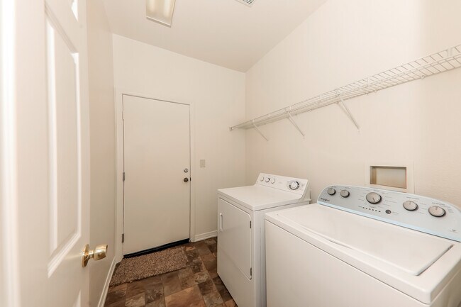 Building Photo - 1060 Indiangrass Dr