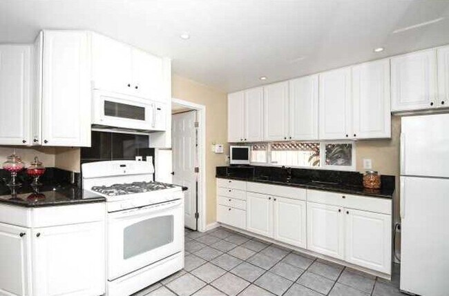 Building Photo - Frontier Dr.