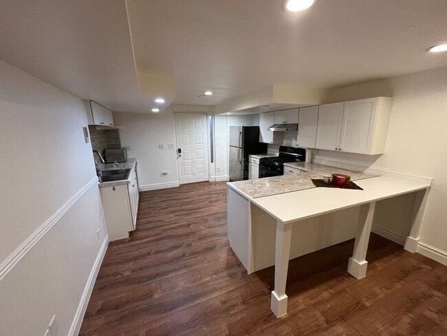 Building Photo - 1400 38th Ave