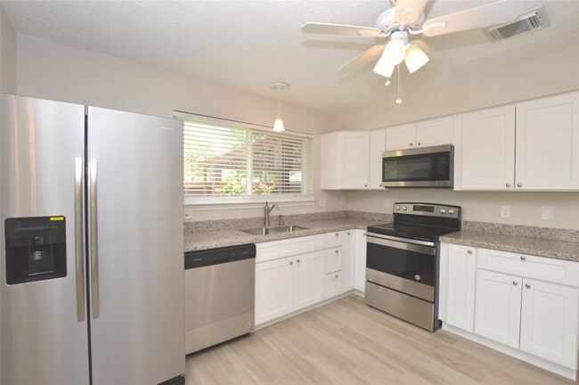 Building Photo - 703 Flower Field Ct