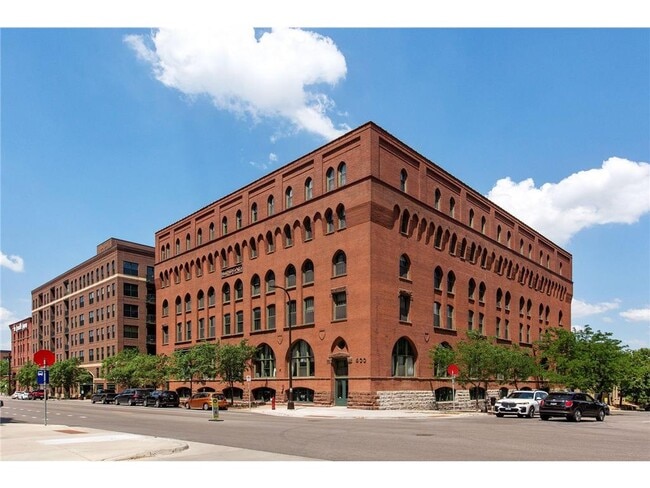 Building Photo - 400 N 1st St
