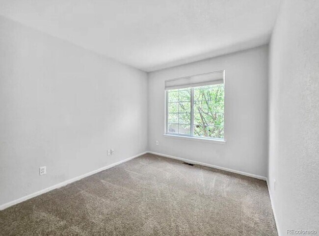 Building Photo - 5472 Balsam Ct