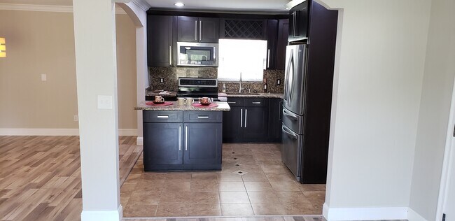 Building Photo - 1511 Grayson Dr