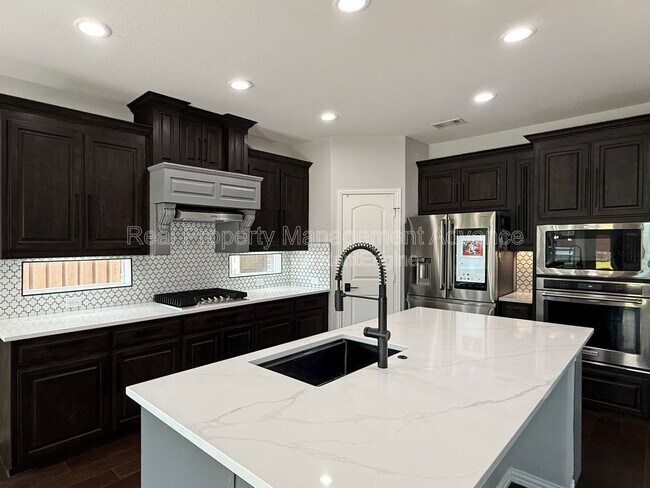 Building Photo - 801 Renault Way