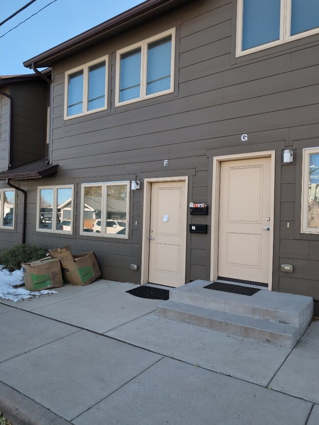 Building Photo - Newer 2BR/2.5BA in Englewood Condo