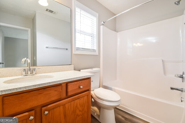 Building Photo - 4580 Ferncrest Pl