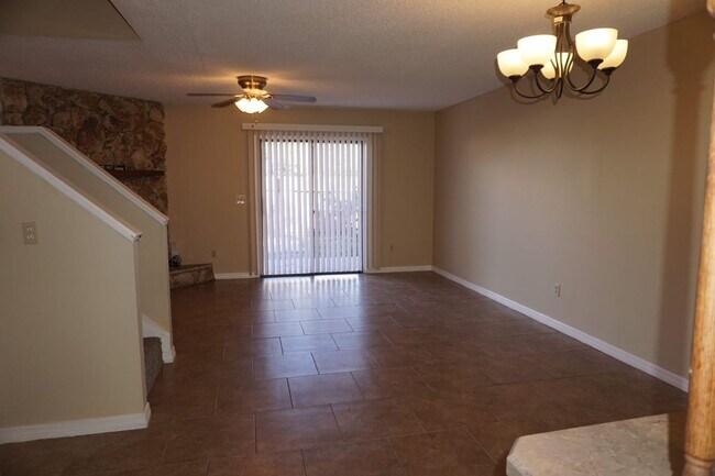 Building Photo - 2 Bedroom 2.5 Bath Townhome