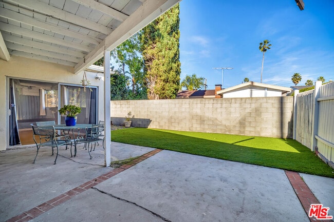 Building Photo - 15157 Valleyheart Dr