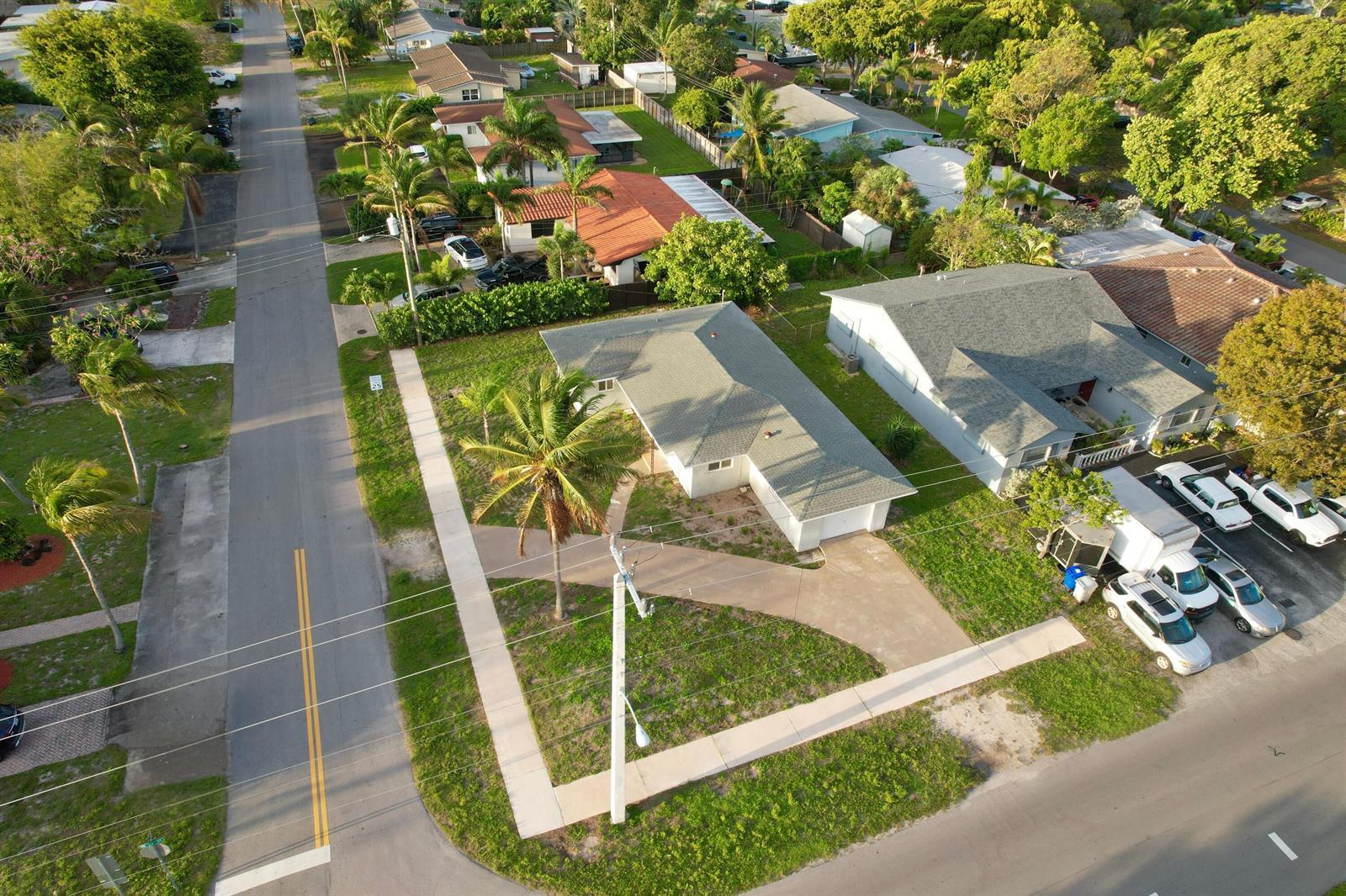 Building Photo - 231 NE 16th Ave