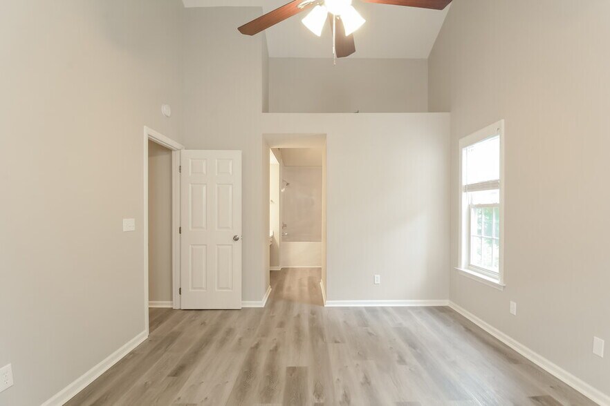 Building Photo - 5827 Waterford Landing Ct