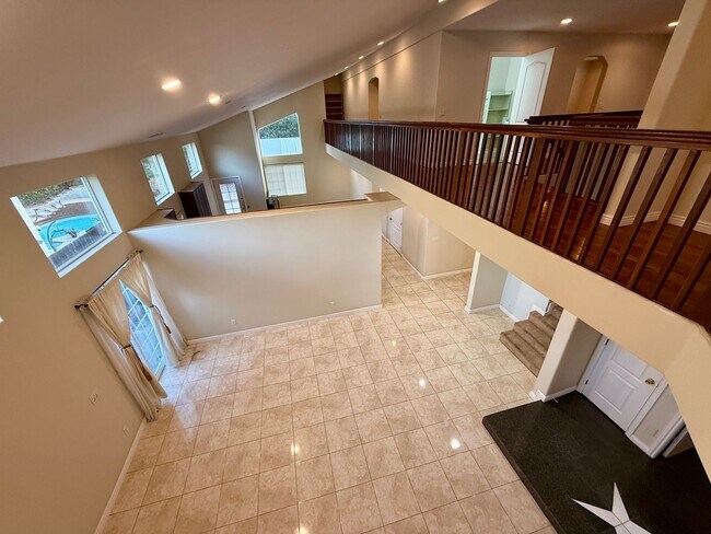 Building Photo - 9 Rooms  6 Bedroom 4 baths Granite Kitchen Executive Home For $5990