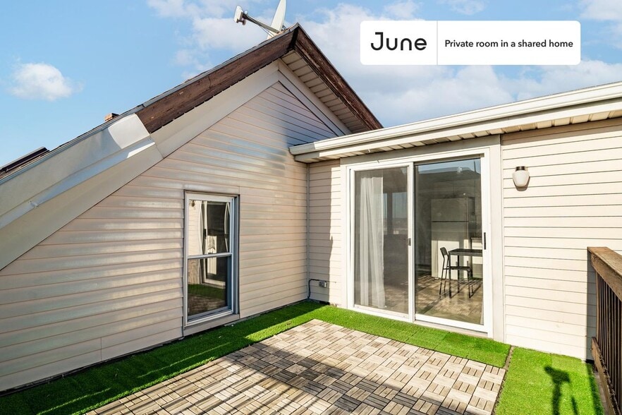 Building Photo - Room in Shared 2 bed/1 bath home