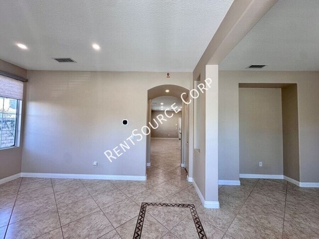 Building Photo - 5053 Woodbridge Ln