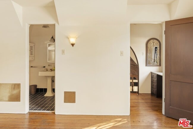 Building Photo - 2057 N Las Palmas Ave